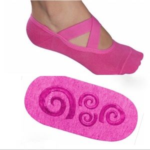 4/$25 NWT Lupo Pilates NonSlip Grip Sock Crossover